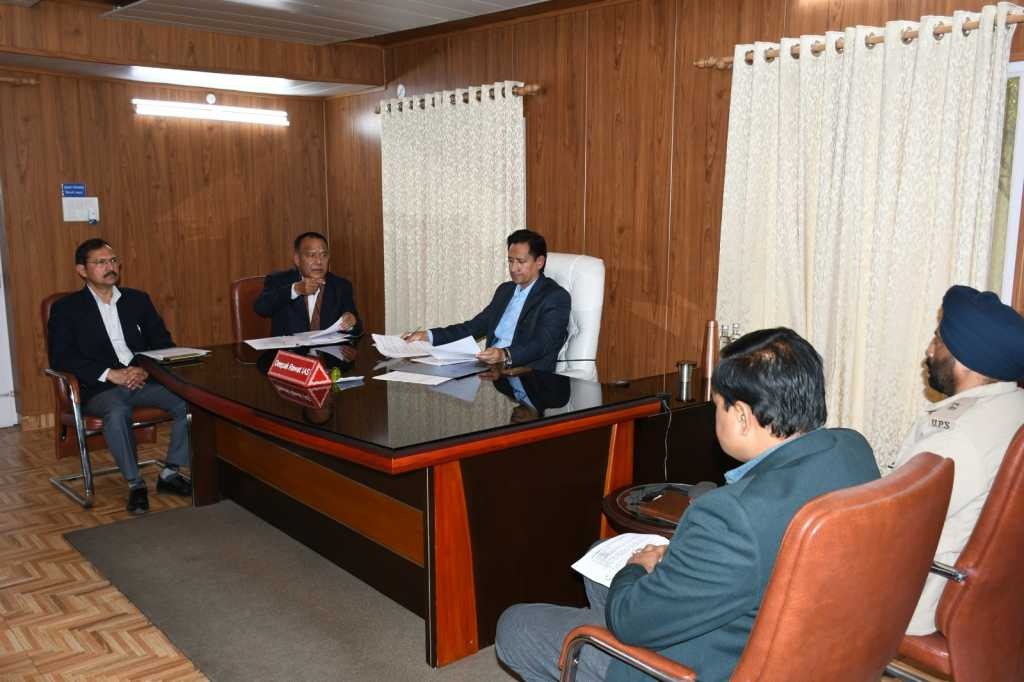 यूकेएसएसएससी अध्यक्ष गणेश सिंह मर्ताेलिया ने की कुमाऊं कमिश्नर दीपक रावत  के साथ महत्वपूर्ण बैठक, बताई परीक्षा को करवाने की रणनीति