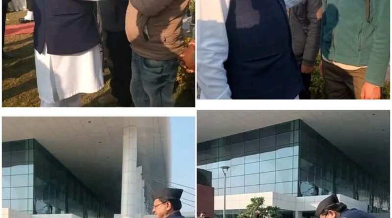 मुख्यमंत्री धामी ने जम्मू कश्मीर में सर्वोच्च बलिदान देने वाले राइफलमैन गौतम कुमार और वीरेन्द्र सिंह के पार्थिव शरीर पर पुष्पचक्र अर्पित कर दी श्रद्धांजलि