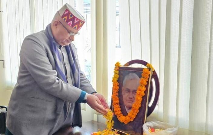 कैबिनेट मंत्री गणेश जोशी ने पूर्व प्रधानमंत्री अटल बिहारी वाजपेयी की जयंती पर अर्पित की श्रद्धांजलि ,गोष्ठी कार्यक्रम में किया प्रतिभाग