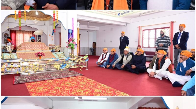 मुख्यमंत्री धामी ने वीर बाल दिवस के अवसर पर टीला साहिब गुरूद्वारा में टेका मत्था,संगतों के साथ संकीर्तन की करी सेवा,  कहा आज का दिन ऐतिहासिक 