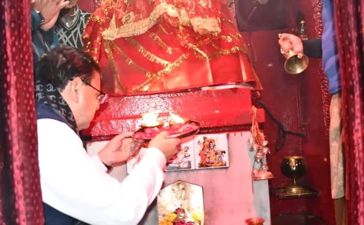 मुख्यमंत्री धामी ने चामुण्डा मन्दिर में की पूजा अर्चना ,प्रदेश की सुख समृद्धि  की करी कामना 