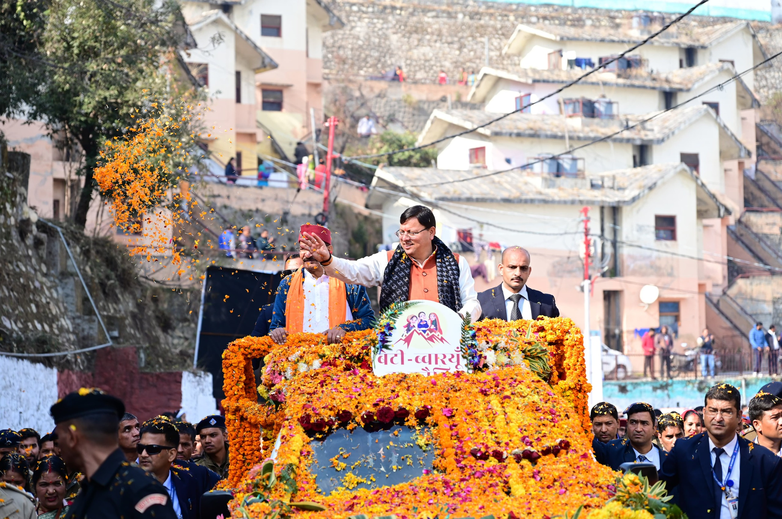 मुख्यमंत्री धामी ने नई टिहरी में किया रोड शो,हज़ारों की संख्या में स्थानीय जनता ने किया मुख्यमंत्री का स्वागत 