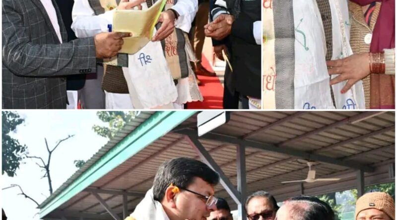 मुख्यमंत्री धामी ने खटीमा में लोगों से भेंट कर सुनी जन समस्याएं ,कहा हमारी सरकार निरंतर जनसेवा कर रही 