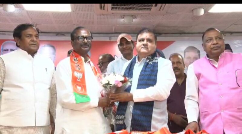 हरिद्वार लोकसभा में कांग्रेस को बड़ा झटका,पूर्व उपाध्यक्ष और कई प्रकोष्ठों के पदाधिकारियों ने ली भाजपा की सदस्यता