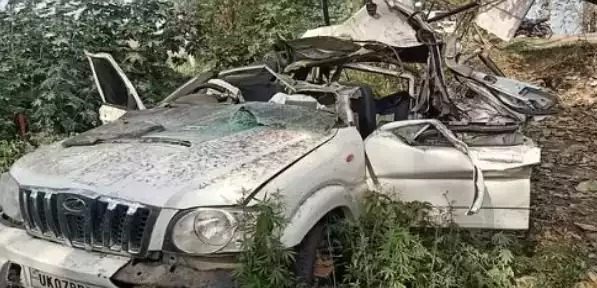 मुरादाबाद सड़क हादसे में एक ही परिवार के 4 लोगों की मौत, 2 गंभीर रूप से घायल