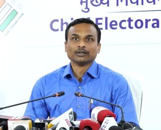 अपर मुख्य निर्वाचन अधिकारी विजय कुमार जोगदंडे ने मीडिया सेंटर में की प्रेस ब्रीफिंग, भारत निर्वाचन आयोग द्वारा मीडिया के सबंध में दिये गये निर्देशों की दी जानकारी 