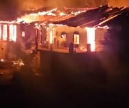चंपावत में बड़ा हादसा, भीषण आग लगने से 14 मकान और तीन जानवर जले, दो मकानों में सो रहे थे चार लोग, 4 सिलिंडर फटे