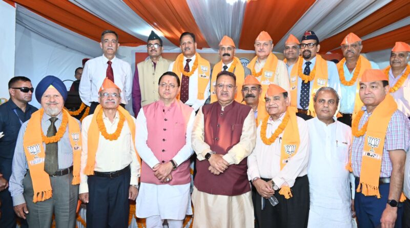 मुख्यमंत्री धामी और मंत्री गणेश जोशी की उपस्थिति में सैकड़ों की संख्या में पूर्व सैन्य अधिकारियों और सैनिकों ने थामा भाजपा का दामन