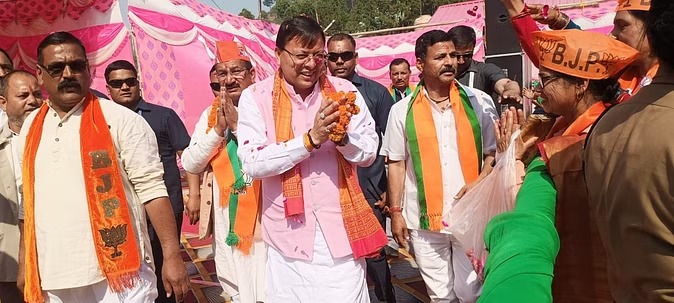 चंबा में सीएम धामी का रोड शो, कांग्रेस पर जमकर किया हमला, जनसभा में बोले-परिवारवाद और भ्रष्टाचार में उलझी कांग्रेस