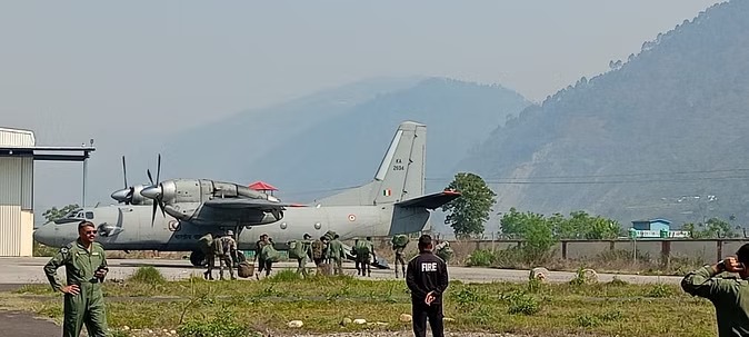 उत्तरकाशी चिन्यालीसौड़ हवाई अड्डे पर वायु सेना का गगन शक्ति अभ्यास जारी, 20 जवानों ने की 18000 फीट की ऊंचाई से पैराशूट से लैंडिंग