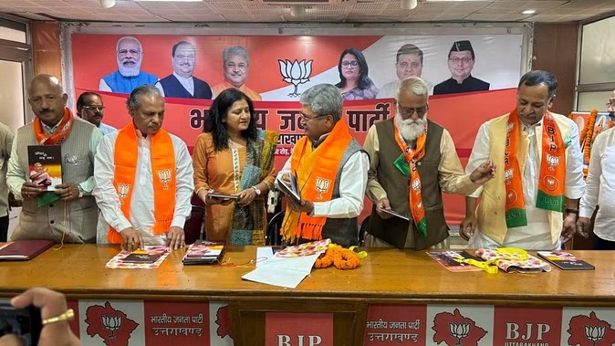 प्रधानमंत्री मोदी की लिखी कविताओं का उत्तराखंड की कवियित्री ने किया गढ़वाली में अनुवाद, साझा किया ये अनुभव