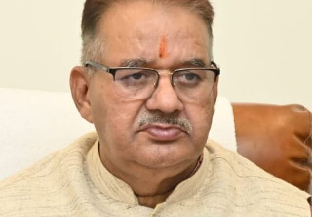 कृषि मंत्री गणेश जोशी ने सेब काश्तकारों की मधुमक्खियों के बॉक्स की समस्या का लिया संज्ञान,तत्काल बॉक्स भेजने के दिए निर्देश