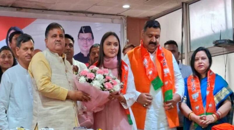 कांग्रेस नेता हरक सिंह रावत की बहू अनुकृति गुसाईं भाजपा में हुई शामिल