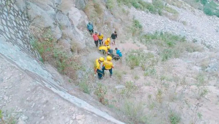 रुद्रप्रयाग में सड़क हादसा, रातभर खाई में पड़े रहे लोग, एक युवक की मौत