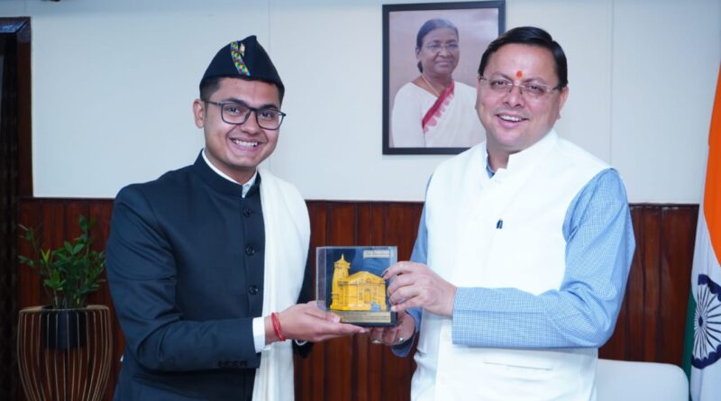 नई दिल्ली में मुख्यमंत्री धामी से सिविल सेवा परीक्षा-2023 में 22वीं रैंक हासिल करने वाले अंशुल भट्ट ने की मुलाकात