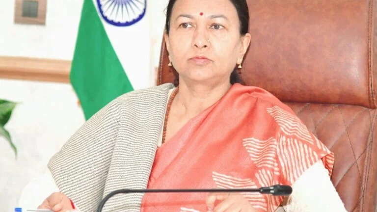 जंगलों में आग लगाने वालों के खिलाफ मुख्य सचिव राधा रतूड़ी ने दिए सख्त कार्रवाई के निर्देश, वनाग्नि की अधिक घटनाएं होने वाले गांवों की सूची करें तैयार