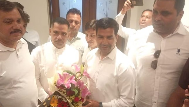 प्रियंका गांधी के पति रॉबर्ट वाड्रा अमेठी से चुनाव लड़ने पर बोले- ‘पूरे देश की पुकार है कि मैं सक्रिय राजनीति में आऊं’