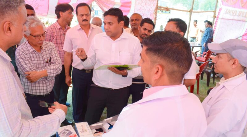 स्वास्थ्य सचिव डाॅ. आर राजेश कुमार ने सिरोहबगड़ से लेकर सोनप्रयाग तक यातायात व्यवस्थाओं एवं सुविधाओं का स्थलीय निरीक्षण कर लिया जायजा,बोले श्रद्धालुओं का अतिथि देवो भवः की परंपरा के तहत किया जायेगा स्वागत