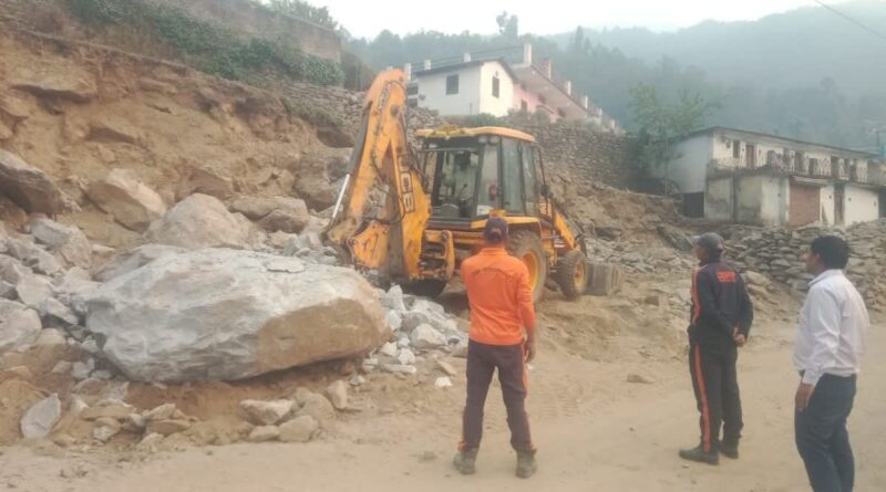 रुद्रप्रयाग के दैड़ा गांव में मक्कू-चोपता मोटरमार्ग पर बिना परमिशन किया खनन, 3 लाख से ज्यादा का लगा जुर्माना