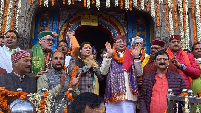 केदारनाथ धाम में वीआईपी दर्शन पर सवाल, भाजपा का कांग्रेस पर पलटवार,मुख्य सेवक के रूप में धाम गए मुख्यमंत्री धामी 