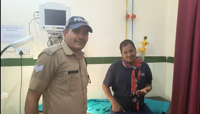 पाैड़ी में मवेशी चराने गए ग्रामीण पर गुलदार ने किया हमला, अस्पताल में भर्ती