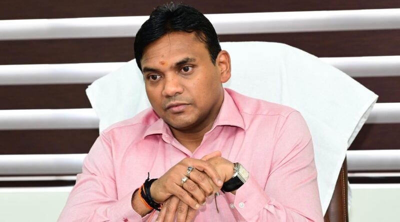 चारधाम यात्रा पर आने वाले 50 वर्ष आयु से अधिक वालों की हेल्थ स्क्रीनिंग पर विशेष फोकस, स्वास्थ्य सचिव डॉ आर राजेश कुमार ने दिए निर्देश
