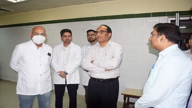 HNB चिकित्सा शिक्षा विवि के कुलपति प्रो. डॉ. एमएल भट्ट ने मेडिकल कॉलेज और कैंस संस्थान का किया निरीक्षण, जानें क्या बोले