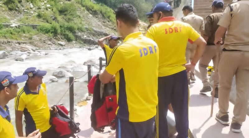 ऋषिकेश के मुनि की रेती क्षेत्र मे नहाते समय गंगा के तेज बहाव में बहा विदेशी पर्यटक, तलाश में जुटी एसडीआरएफ