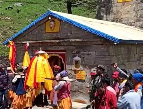 शुभ लग्न में आज भक्तों के लिए खोले गए द्वितीय भगवान मद्महेश्वर मंदिर के कपाट, 300 से अधिक श्रद्धालु पहुंचे
