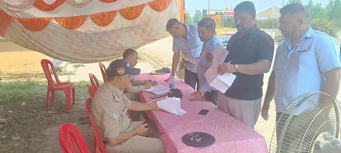 रुड़की में चेकिंग के दौरान मध्य प्रदेश के 50 श्रद्धालुओं का पंजीकरण निकला फर्जी, केस दर्ज