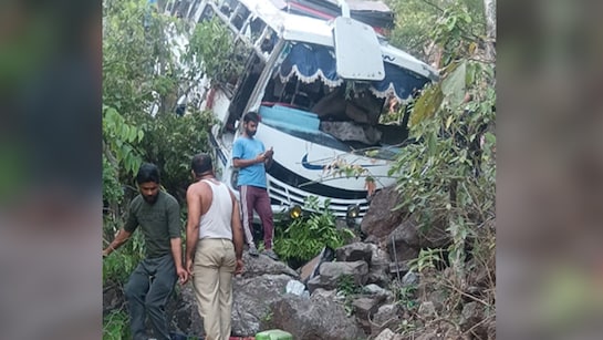 ब्रेकिंग: जम्मू-कश्मीर के रियासी में तीर्थ यात्रियों से भरी बस पर आतंकी हमला, 9 की मौत और 33 घायल