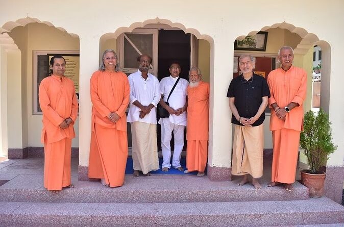 सुपरस्टार रजनीकांत पहुंचे द्वाराहाट योगदा आश्रम, ध्यानमंदिर के दर्शन कर संतों से की मुलाकात