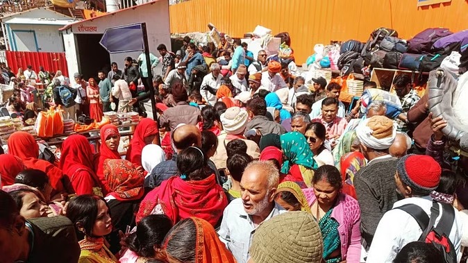 चारधाम यात्रा के लिए कम नहीं हो रही श्रद्धालुओं की भीड़, 24 दिन की यात्रा में ही दिखा ऐसा हाल