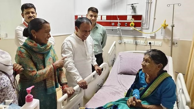 उत्तर प्रदेश के मुख्यमंत्री योगी आदित्यनाथ की मां सावित्री देवी फिर से एम्स में भर्ती, जांच में जुटी डाॅक्टरों की टीम