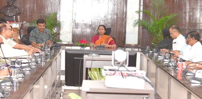 मुख्य सचिव राधा रतूड़ी ने सभी विभागों को 16वें वित्त आयोग द्वारा मांगी गई सूचनाओं को तत्काल वित्त विभाग को प्रेषित करने की दी डेडलाइन