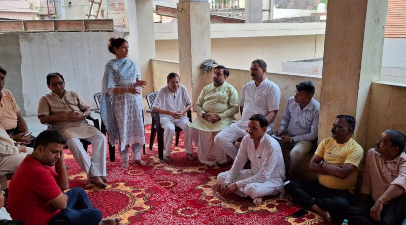 ऋषिकेश त्रिवेणी घाट पर मनाया जाएगा 21 जून को अंतराष्ट्रीय योग दिवस, रूपरेखा को लेकर मायाकुंड में नि. मेयर अनिता ममगाईं की अध्यक्षता में अहम बैठक,हरिद्वार सांसद त्रिवेंद्र सिंह रावत रहेंगे मौजूद