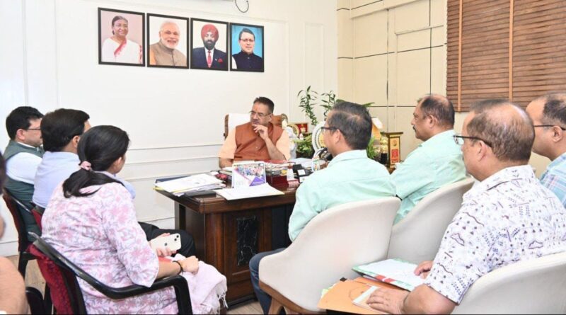 सैनिक कल्याण मंत्री गणेश जोशी ने सैन्य धाम के निर्माण के संबंध में अधिकारियों के साथ निर्माण कार्यों की प्रगति की करी समीक्षा