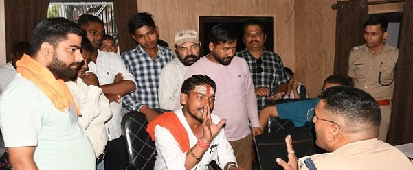 हल्द्वानी: दो नाबालिग किशोरी लापता, बनभूलपुरा थाने में हंगामा, किशोर पर बहलाकर भगाने का आरोप, जानें मामला