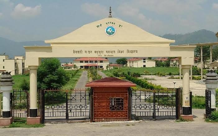 हेमवती नंदन बहुगुणा गढ़वाल विश्वविद्यालय को नैक रैंकिंग से मिला ‘ए’ ग्रेड , कुलपति प्रो. अन्नपूर्णा नौटियाल ने शिक्षकों, कर्मचारियों और विद्यार्थियों के प्रयासों की करी प्रशंसा,कालेज में खुशी की लहर