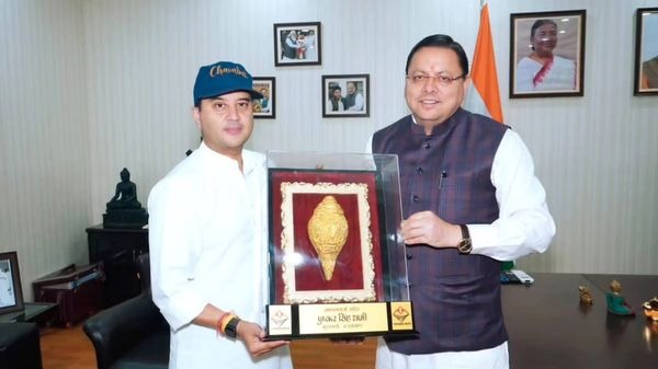 CM Dhami : मुख्यमंत्री धामी ने की केंद्रीय संचार मंत्री ज्योतिरादित्य एम. सिंधिया से भेंट, राज्य में संचार सेवाओं के विस्तार से संबंधित विभिन्न विषयों पर की चर्चा