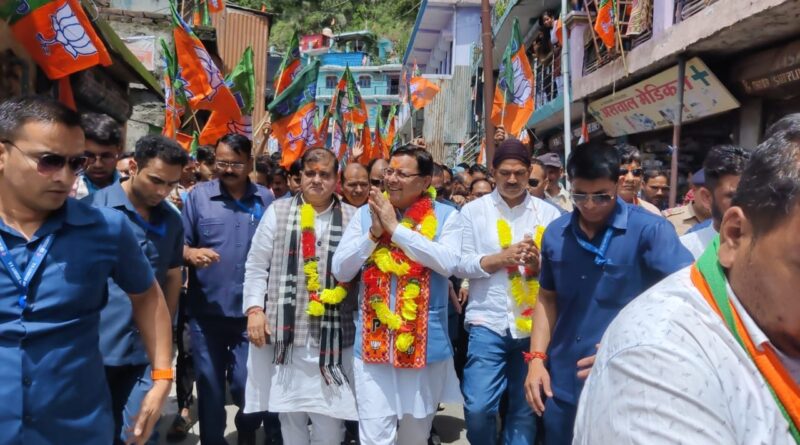 मुख्यमंत्री धामी ने भाजपा प्रत्याशी राजेन्द्र भण्डारी के पक्ष में आयोजित जनसभा को किया संबोधित,कहा भाजपा देश को आगे बढ़ाने का कर रही है काम