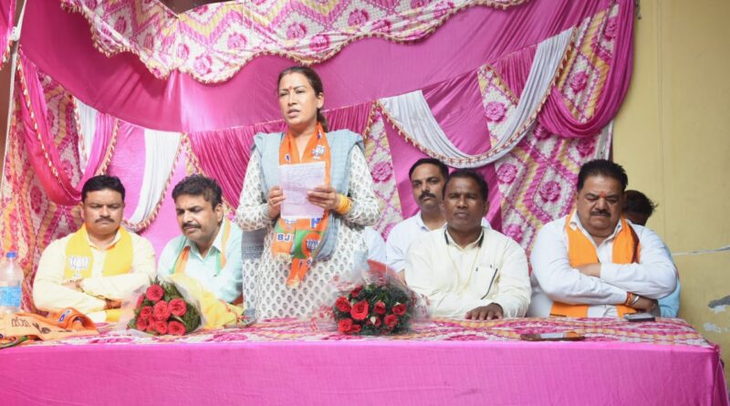 मंगलोर विधानसभा उपचुनाव में कैबिनेट मंत्री रेखा आर्या ने किया भाजपा प्रत्याशी के समर्थन मे प्रचार,वोट की करी अपील,पीएम मोदी व सीएम धामी के विकास कार्यों को बताया ऐतहासिक