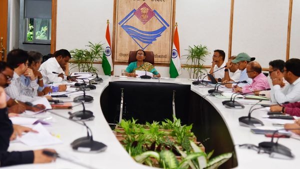 मुख्य सचिव राधा रतूड़ी ने चम्पावत विधानसभा की 174 घोषणाओं की प्रगति की करी समीक्षा , तैयारी के साथ आने के दिए निर्देश