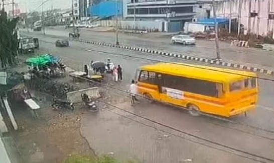 रुद्रपुर में स्कूल बस ने छह महिलाओं को कुचला, पीछे से मारी टक्कर, एक की मौत,छह घायल, तीन की हालत गंभीर