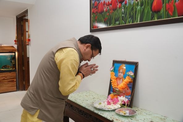 मुख्यमंत्री धामी ने महान दार्शनिक और समाज सुधारक स्वामी विवेकानंद की पुण्यतिथि के अवसर पर उनके चित्र पर श्रद्धा सुमन अर्पित कर दी श्रद्धांजलि 