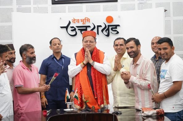 मुख्यमंत्री धामी से जनजातीय क्षेत्र जौनसार बावर से आए लोगों ने की भेंट, महासू देवता मंदिर के विकास के लिए मास्टर प्लान को मंजूरी देने पर मुख्यमंत्री का जताया आभार