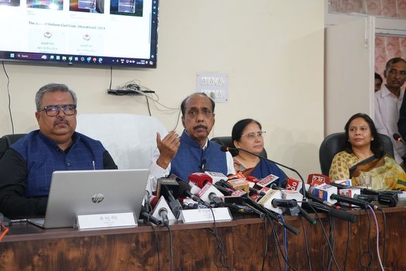 उत्तराखंड सरकार ने सार्वजनिक की कॉमन सिविल कोड की रिपोर्ट, चार भाग में हुई जारी, बस एक क्लिक पर जानें पूरी डिटेल 