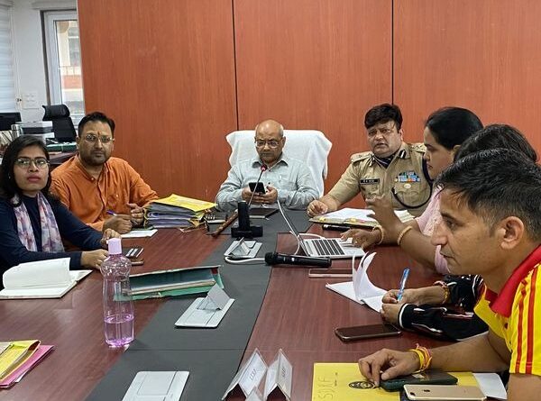 उत्तराखण्ड राज्य आपदा प्रबंधन प्राधिकरण के अपर मुख्य कार्यकारी अधिकारी आनंद स्वरूप ने राज्य आपातकालीन केंद्र में मानसून को लेकर प्रदेशभर की स्थिति का लिया जायजा 