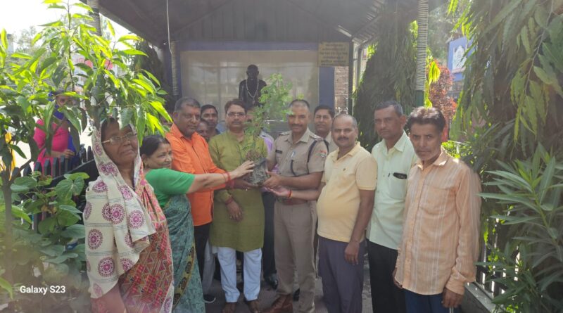  हरेला पर्व के अवसर पर भाजपा पार्षद सतीश कश्यप ने “अंबेडकर पार्क”में किया पौधारोपण 