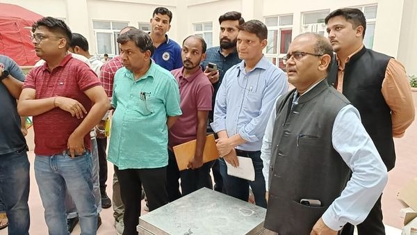 मुख्यमंत्री धामी के निर्देशों पर उत्तराखण्ड राज्य आपदा प्रबंधन प्राधिकरण राज्य में आपदाओं से निपटने के लिए आधुनिक तकनीक वाले राहत और बचाव उपकरणों की करेगा खरीद 
